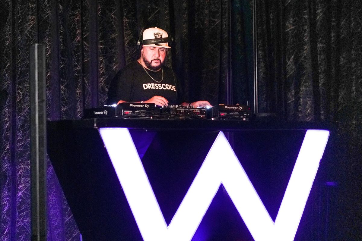 Dj playing at W Abu Dhabi Dj playing at W Abu Dhabi