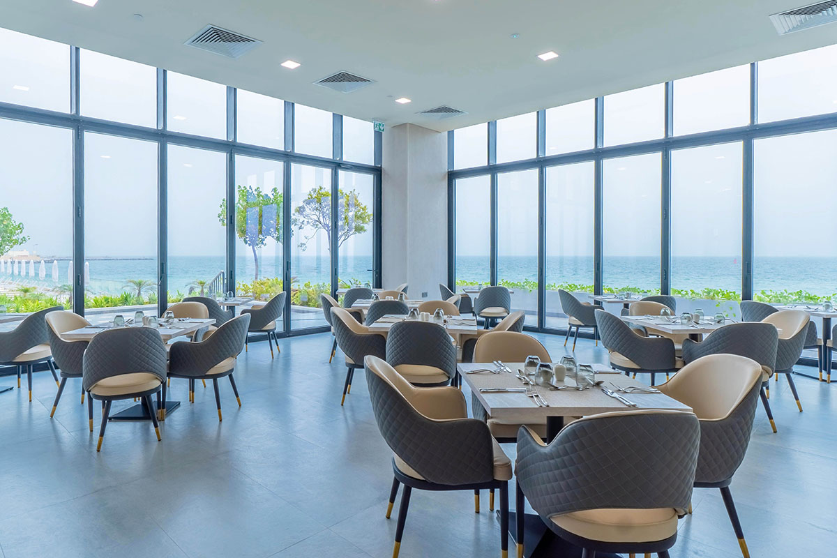 Beach Bay Hotel – Mirfa