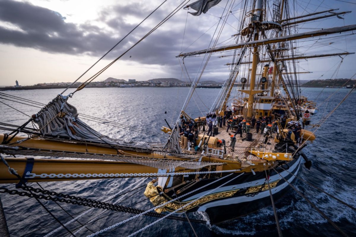 amerigo vespucci amerigo vespucci docks in abu dhabi