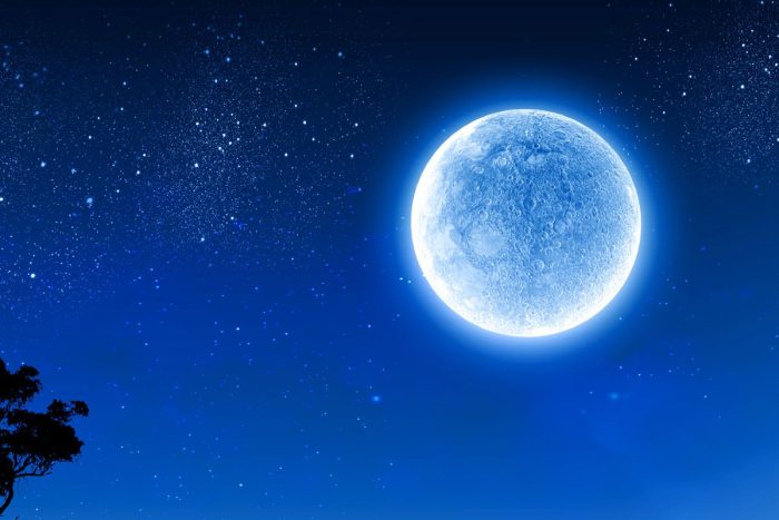 Da Vinci Glow moon in the UAE